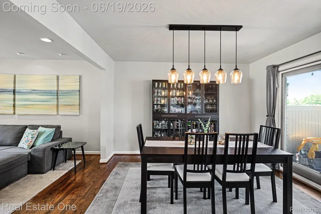 6317 Atkins Drive Troy City MI 48085