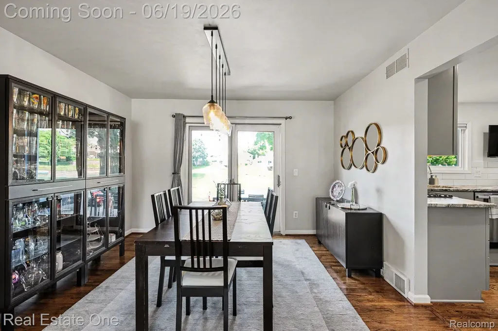 6317 Atkins Drive Troy City MI 48085