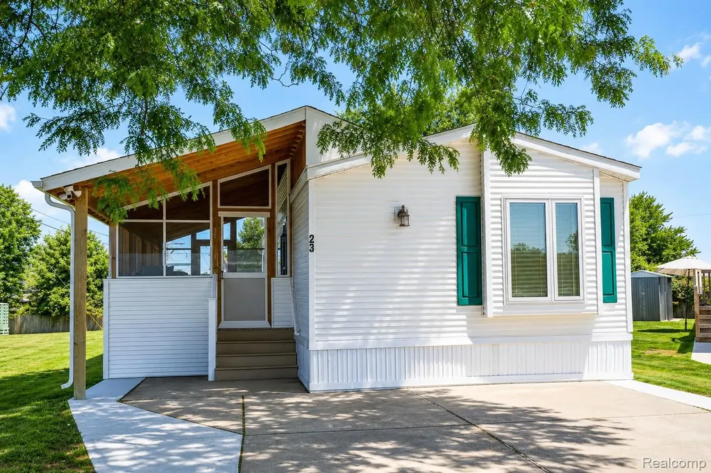 23 Highland Terrace White Lake Charter Township MI 48386