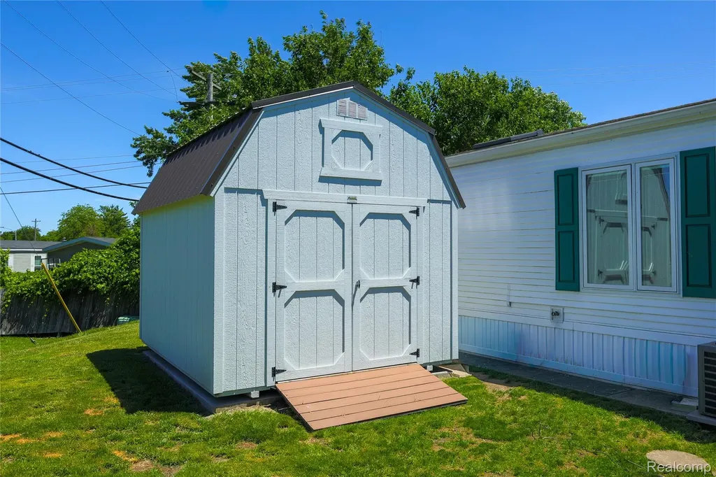 23 Highland Terrace White Lake Charter Township MI 48386