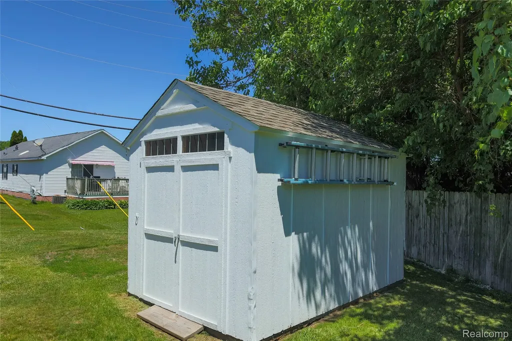 23 Highland Terrace White Lake Charter Township MI 48386