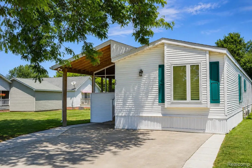 23 Highland Terrace White Lake Charter Township MI 48386