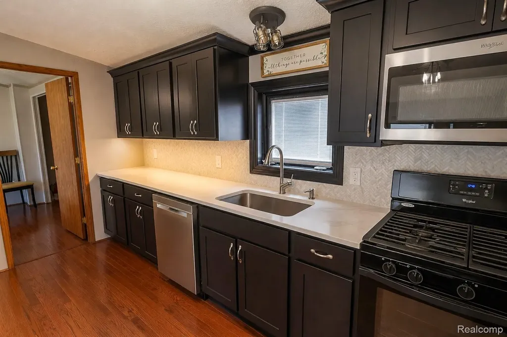 23 Highland Terrace White Lake Charter Township MI 48386