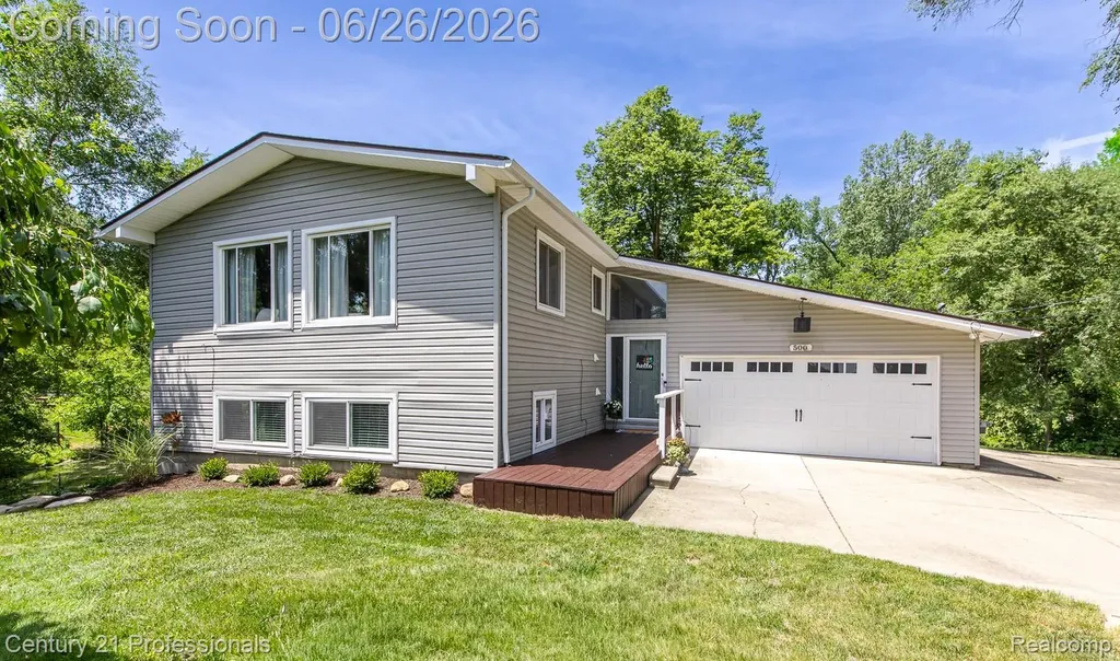 500 Neptune Drive Brandon Charter Township MI 48462