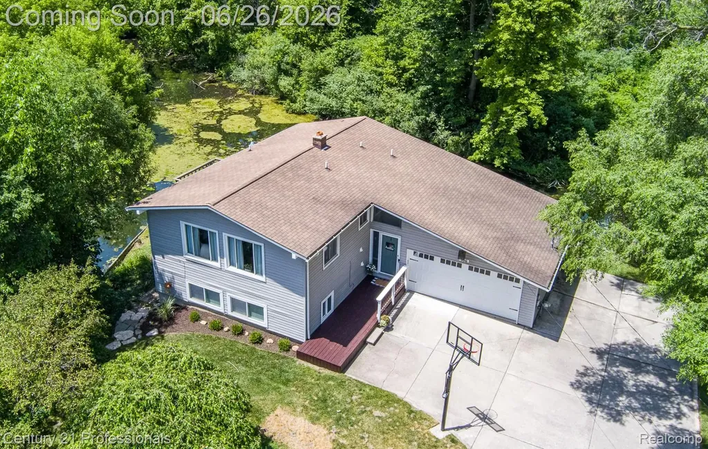 500 Neptune Drive Brandon Charter Township MI 48462