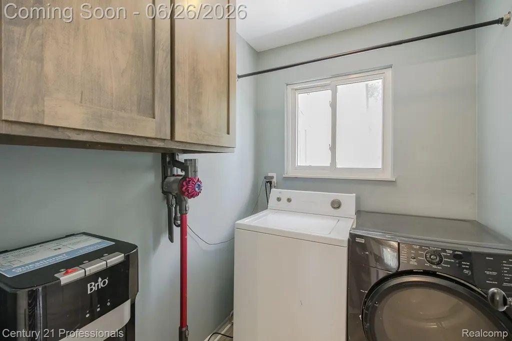 500 Neptune Drive Brandon Charter Township MI 48462