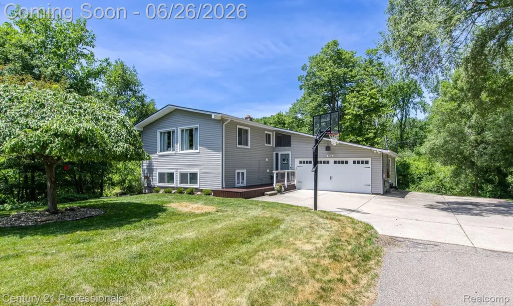 500 Neptune Drive Brandon Charter Township MI 48462