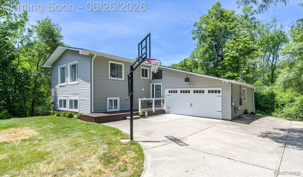 500 Neptune Drive Brandon Charter Township MI 48462
