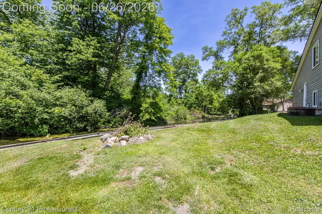 500 Neptune Drive Brandon Charter Township MI 48462