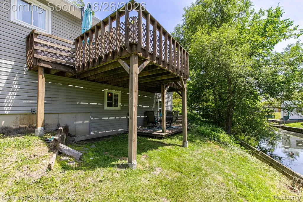 500 Neptune Drive Brandon Charter Township MI 48462