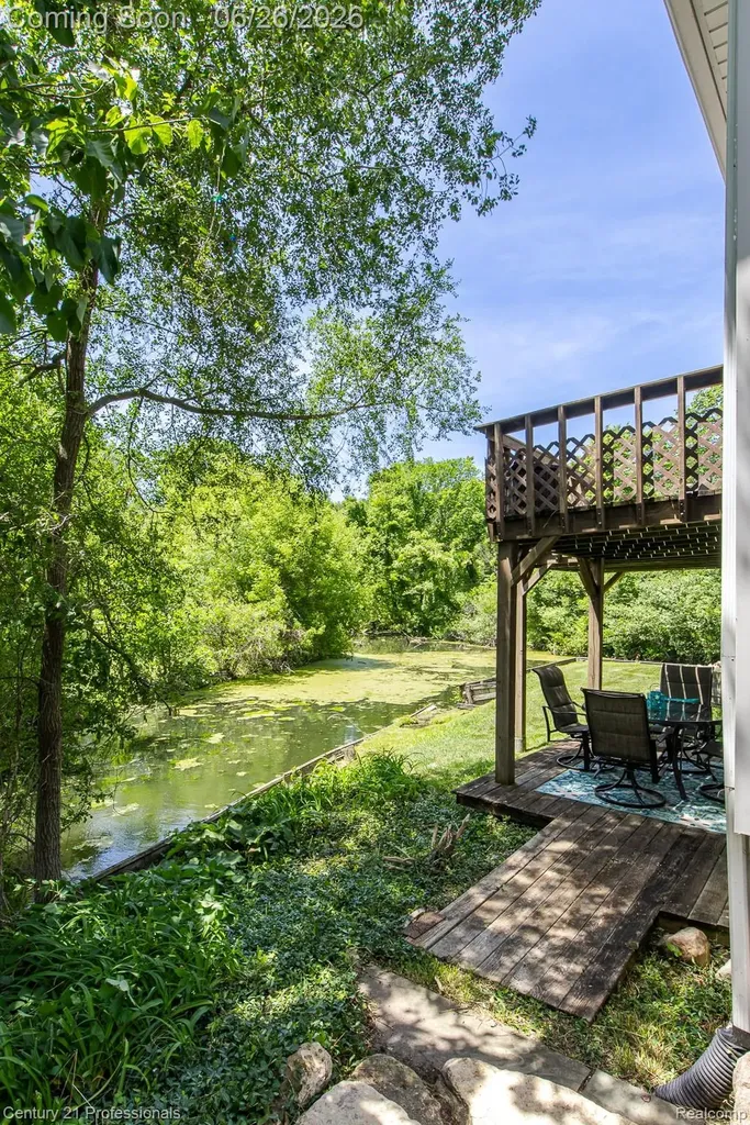 500 Neptune Drive Brandon Charter Township MI 48462