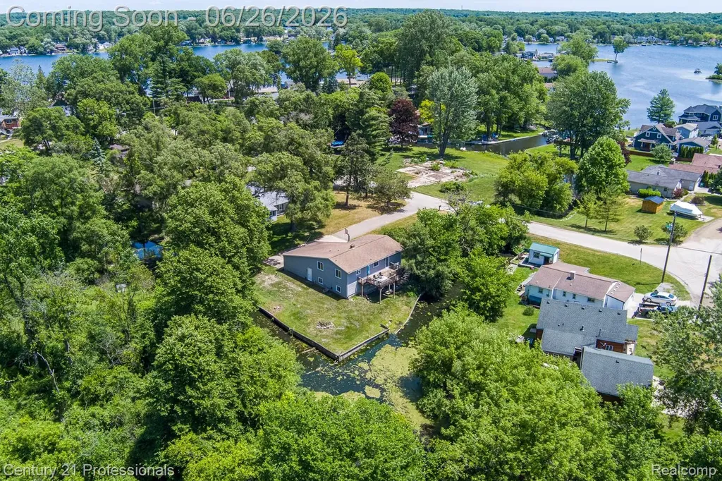 500 Neptune Drive Brandon Charter Township MI 48462