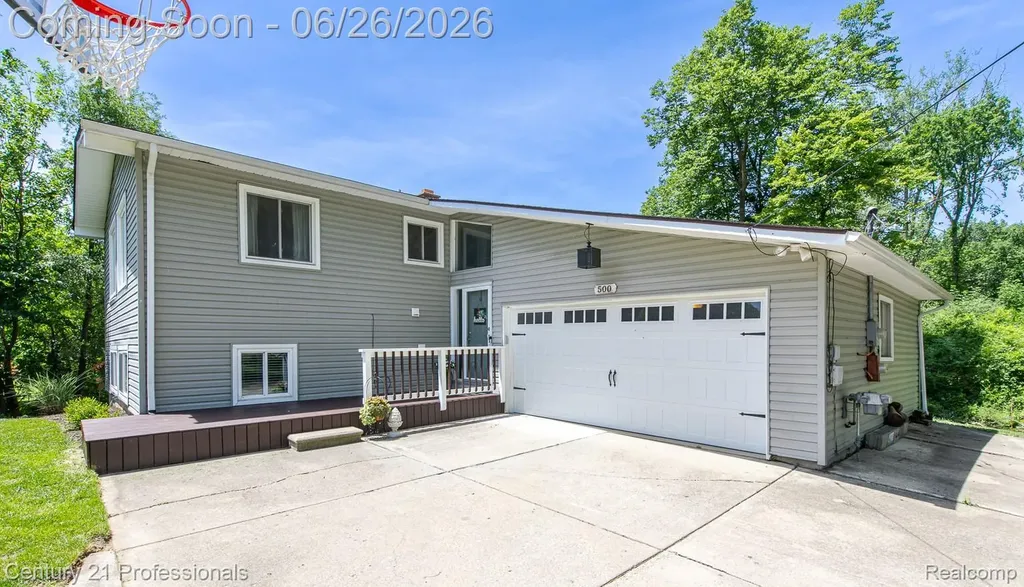500 Neptune Drive Brandon Charter Township MI 48462