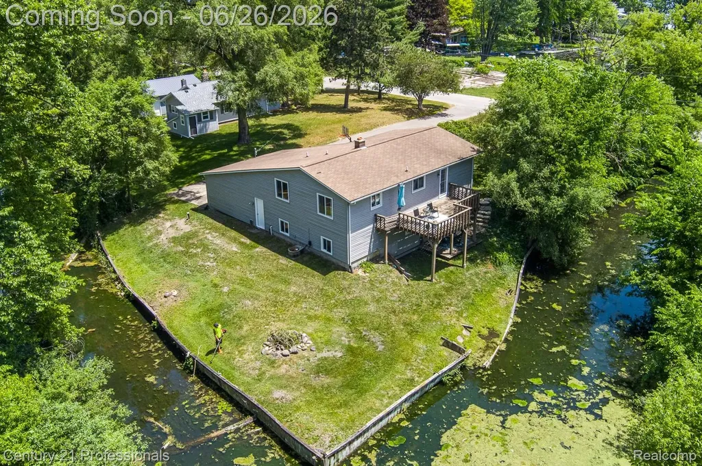 500 Neptune Drive Brandon Charter Township MI 48462