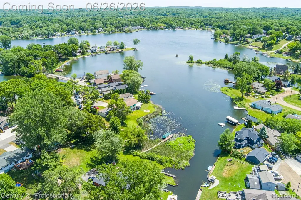 500 Neptune Drive Brandon Charter Township MI 48462