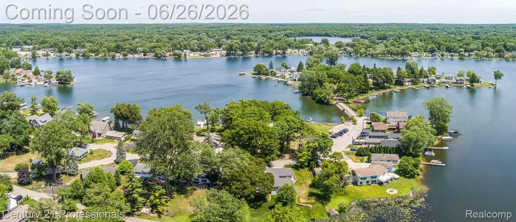 500 Neptune Drive Brandon Charter Township MI 48462