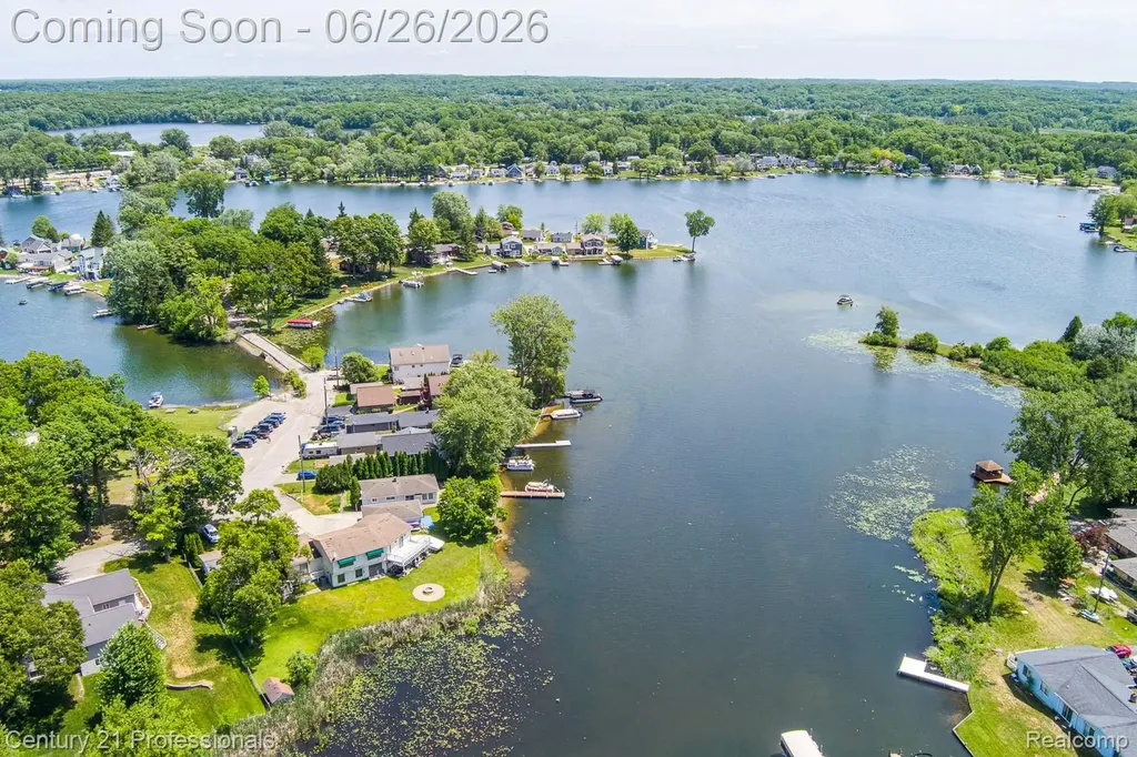 500 Neptune Drive Brandon Charter Township MI 48462