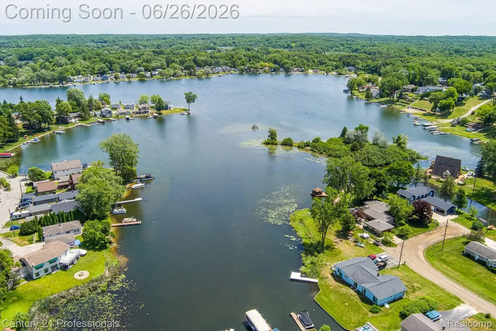 500 Neptune Drive Brandon Charter Township MI 48462