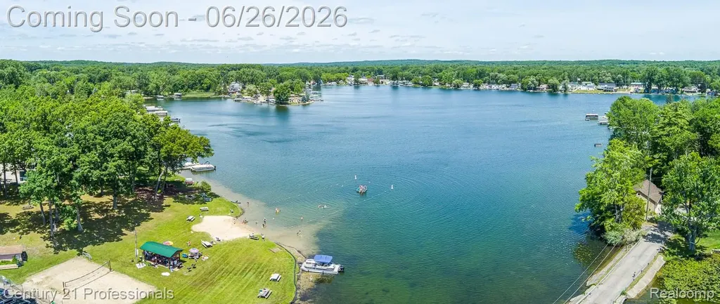 500 Neptune Drive Brandon Charter Township MI 48462