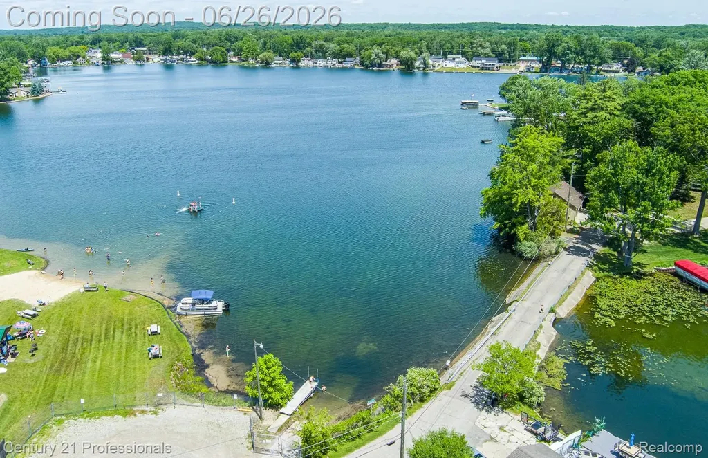 500 Neptune Drive Brandon Charter Township MI 48462