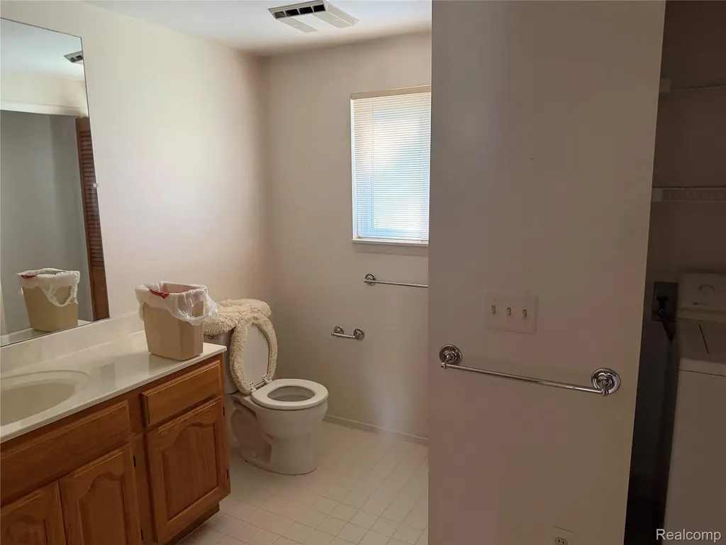 27450 Crestwood Drive Warren City MI 48088