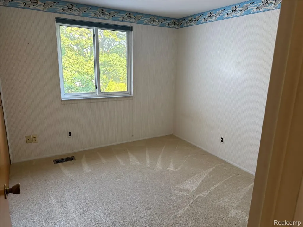 27450 Crestwood Drive Warren City MI 48088