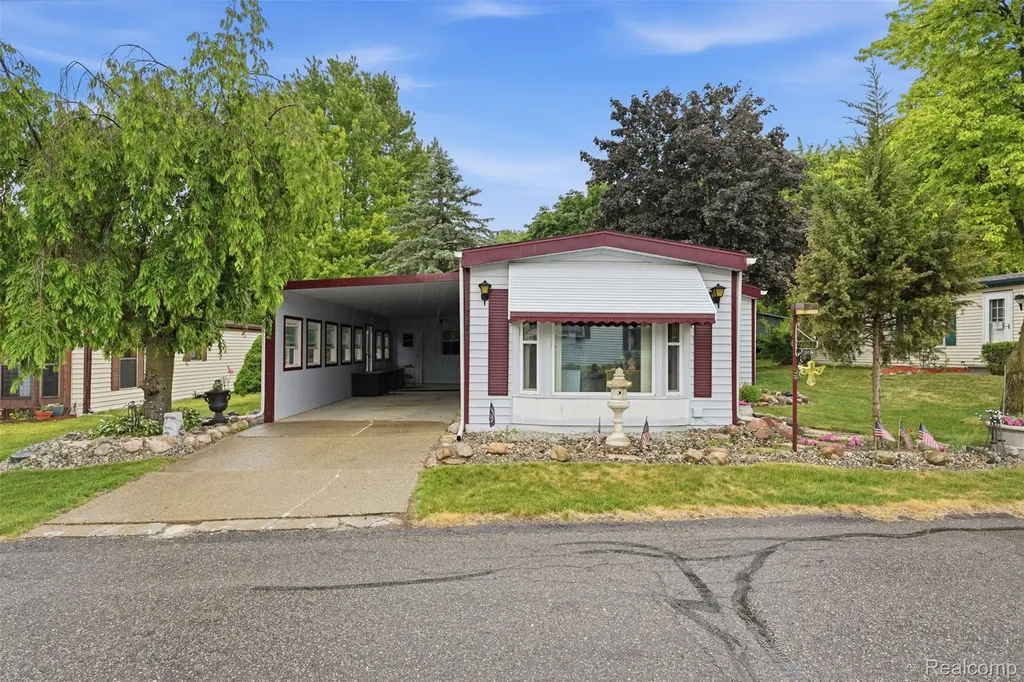 2689 Chickadee Street Rochester Hills City MI 48309