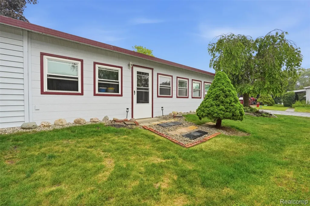2689 Chickadee Street Rochester Hills City MI 48309