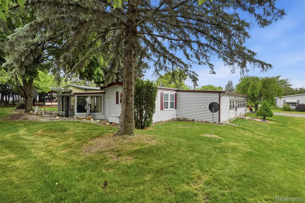 2689 Chickadee Street Rochester Hills City MI 48309