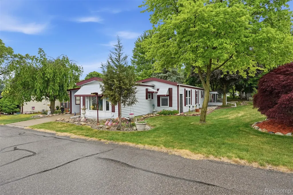2689 Chickadee Street Rochester Hills City MI 48309