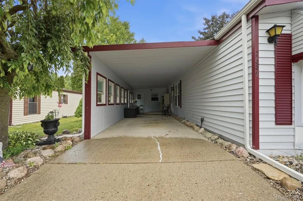 2689 Chickadee Street Rochester Hills City MI 48309