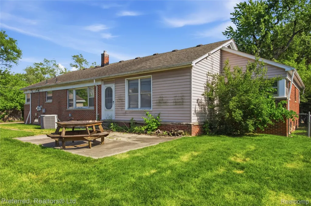 860 Palmer Street Plymouth City MI 48170