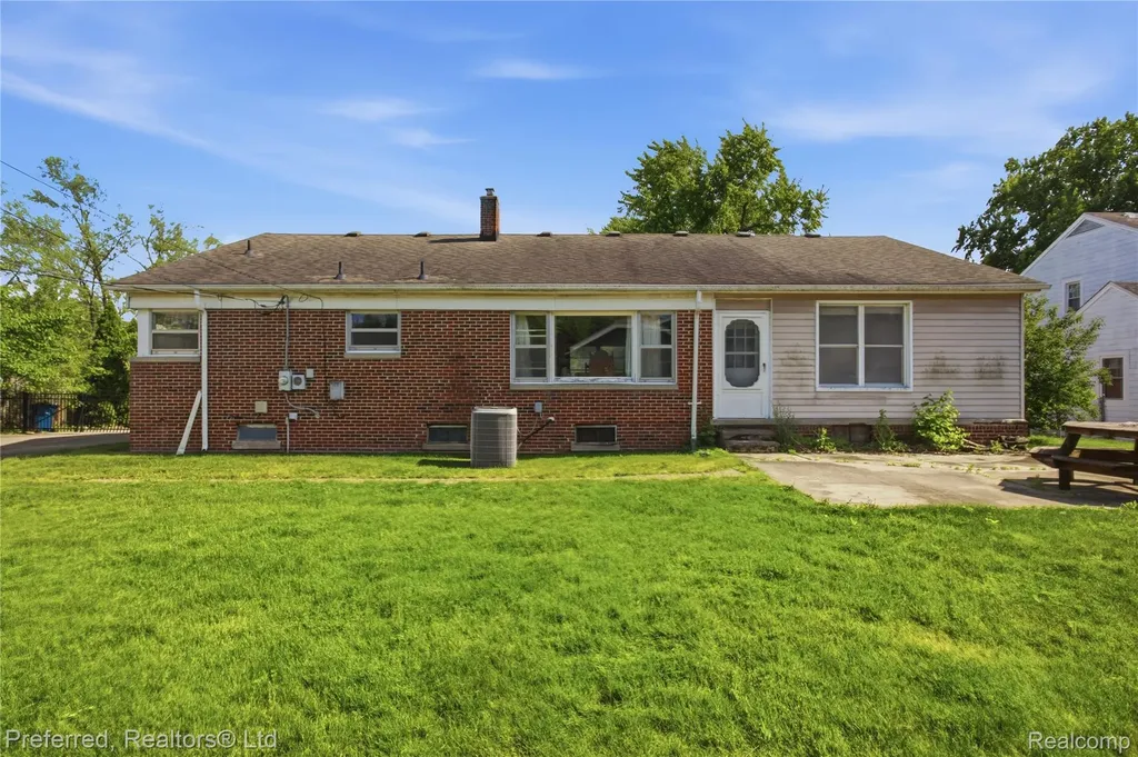 860 Palmer Street Plymouth City MI 48170