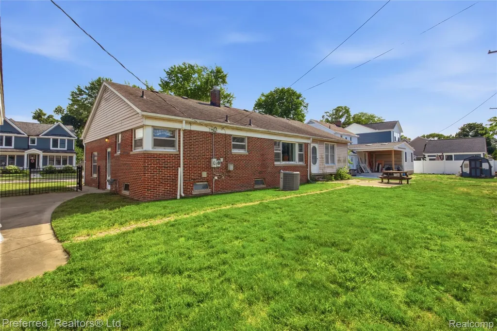 860 Palmer Street Plymouth City MI 48170
