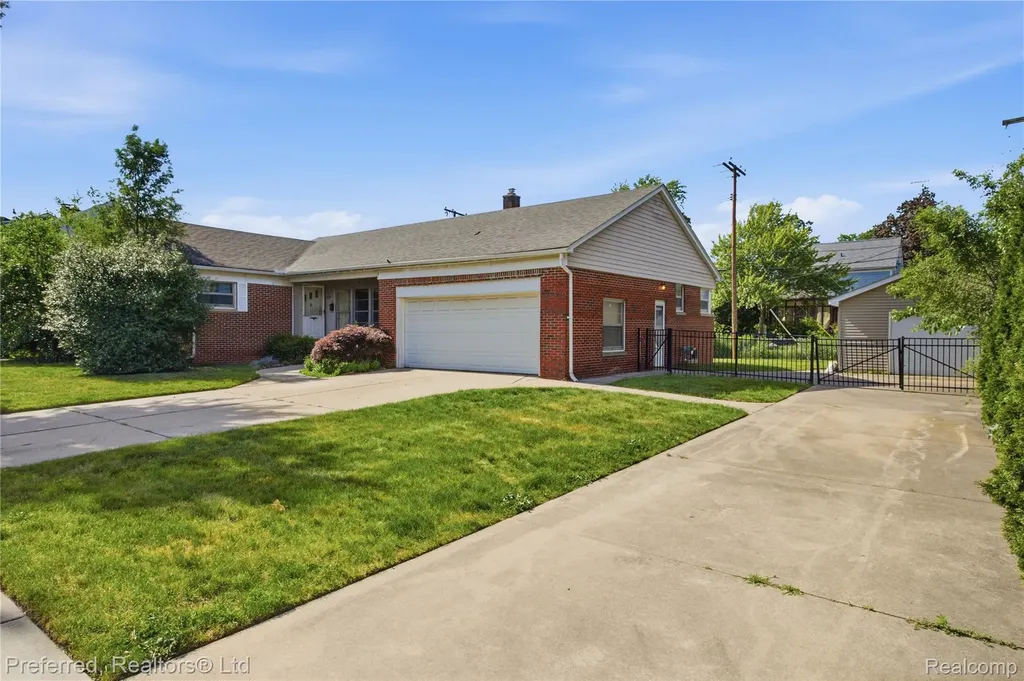 860 Palmer Street Plymouth City MI 48170