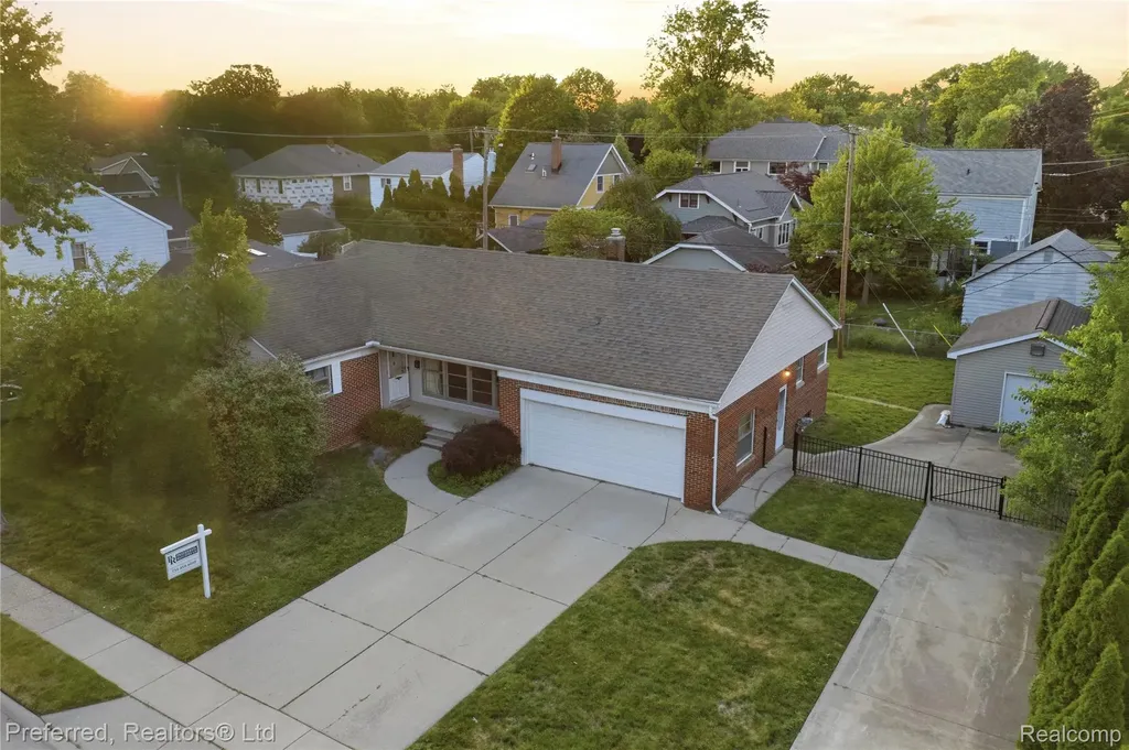 860 Palmer Street Plymouth City MI 48170