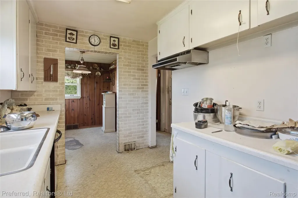 860 Palmer Street Plymouth City MI 48170