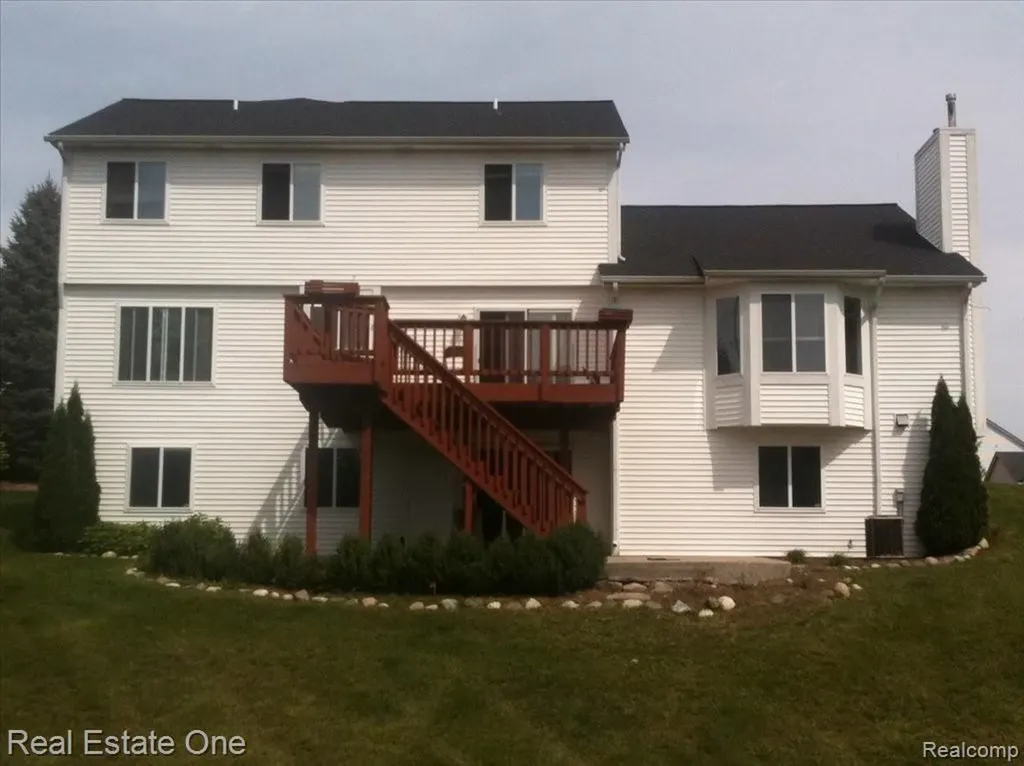 957 Meadowbrook Way Milford Charter Township MI 48381