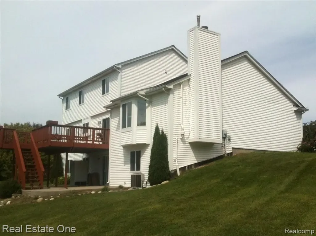 957 Meadowbrook Way Milford Charter Township MI 48381