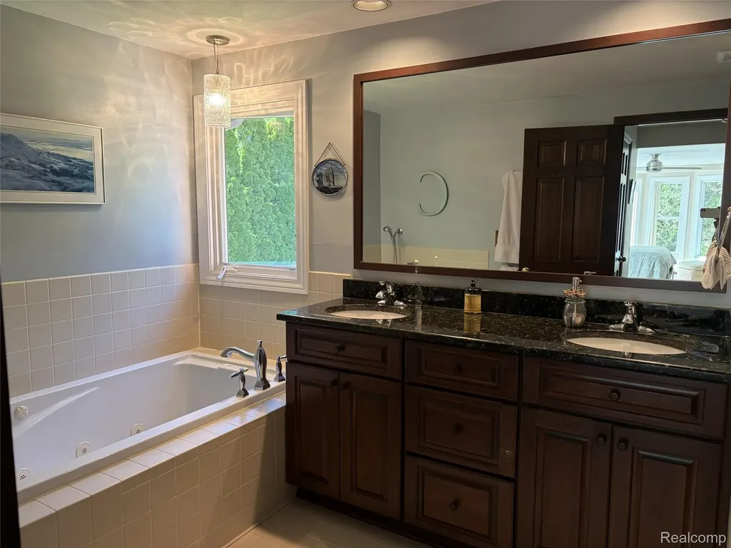2534 Topsham Drive Rochester Hills City MI 48306