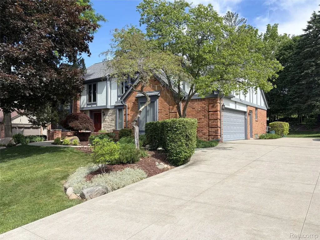 2534 Topsham Drive Rochester Hills City MI 48306