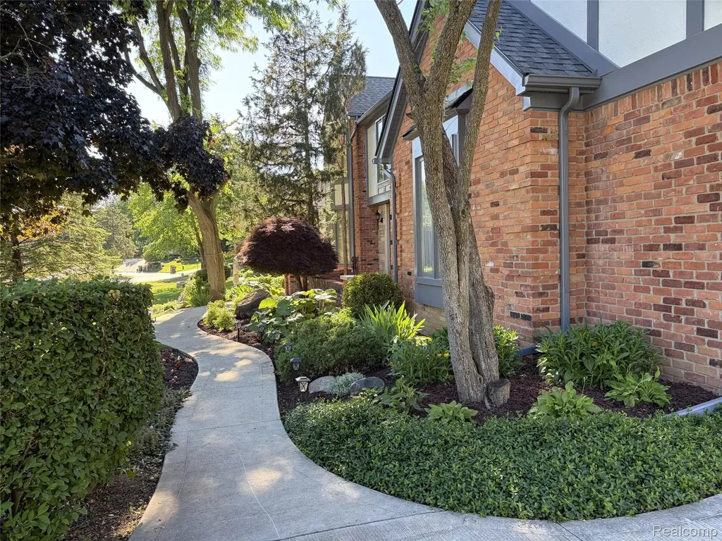 2534 Topsham Drive Rochester Hills City MI 48306