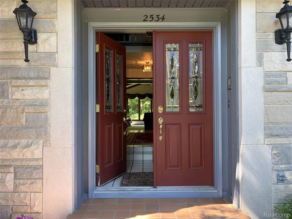 2534 Topsham Drive Rochester Hills City MI 48306