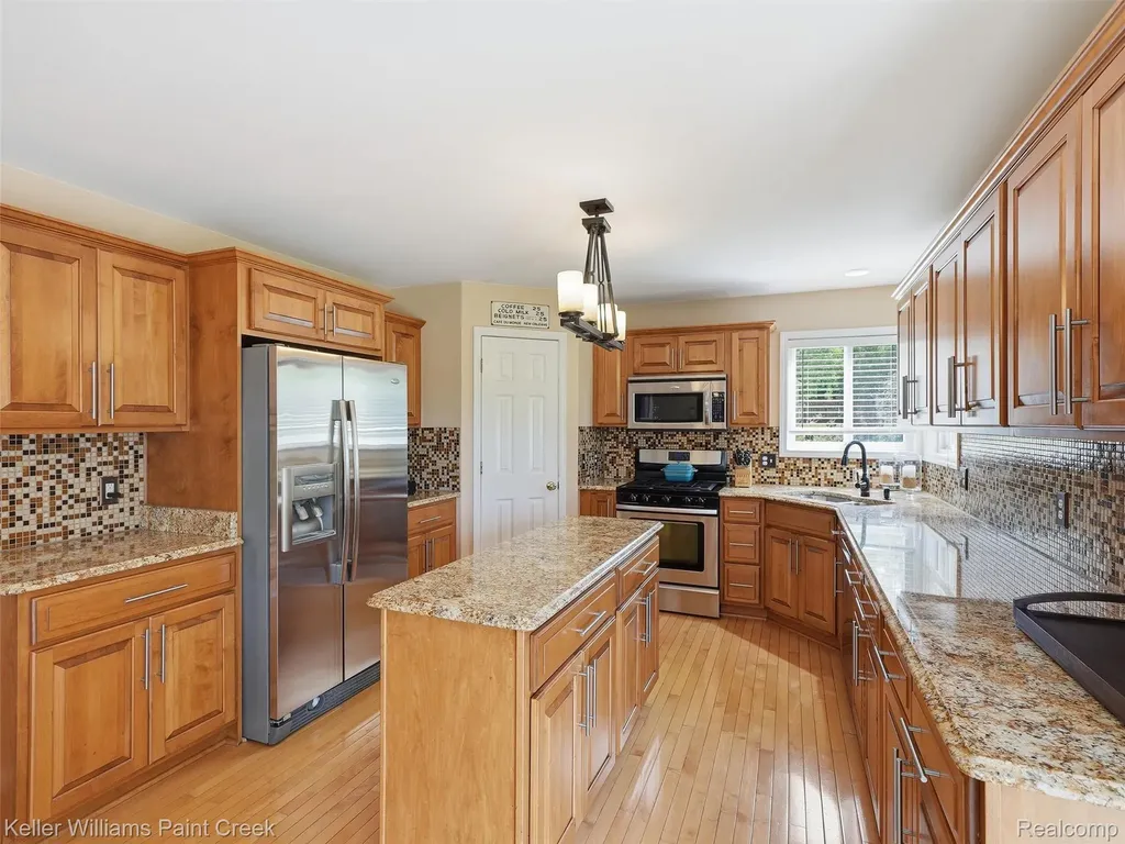 101 Willow Lake Drive Oxford Charter Township MI 48371