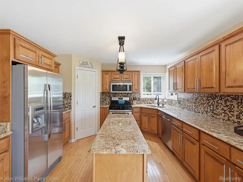 101 Willow Lake Drive Oxford Charter Township MI 48371