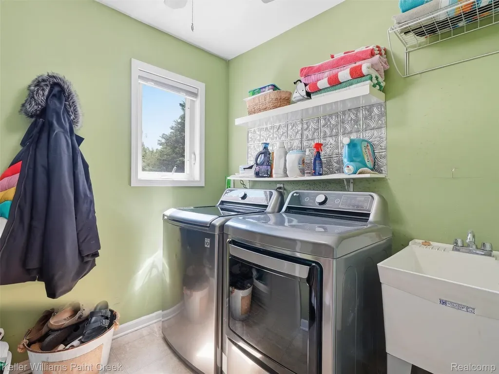 101 Willow Lake Drive Oxford Charter Township MI 48371
