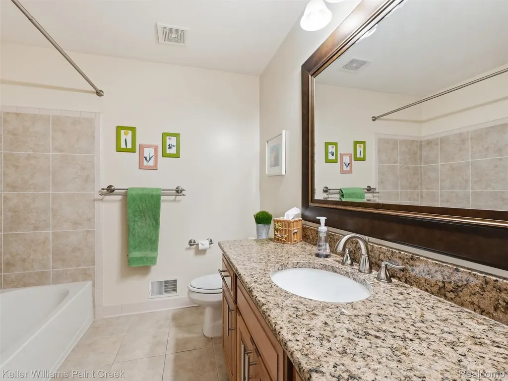 101 Willow Lake Drive Oxford Charter Township MI 48371