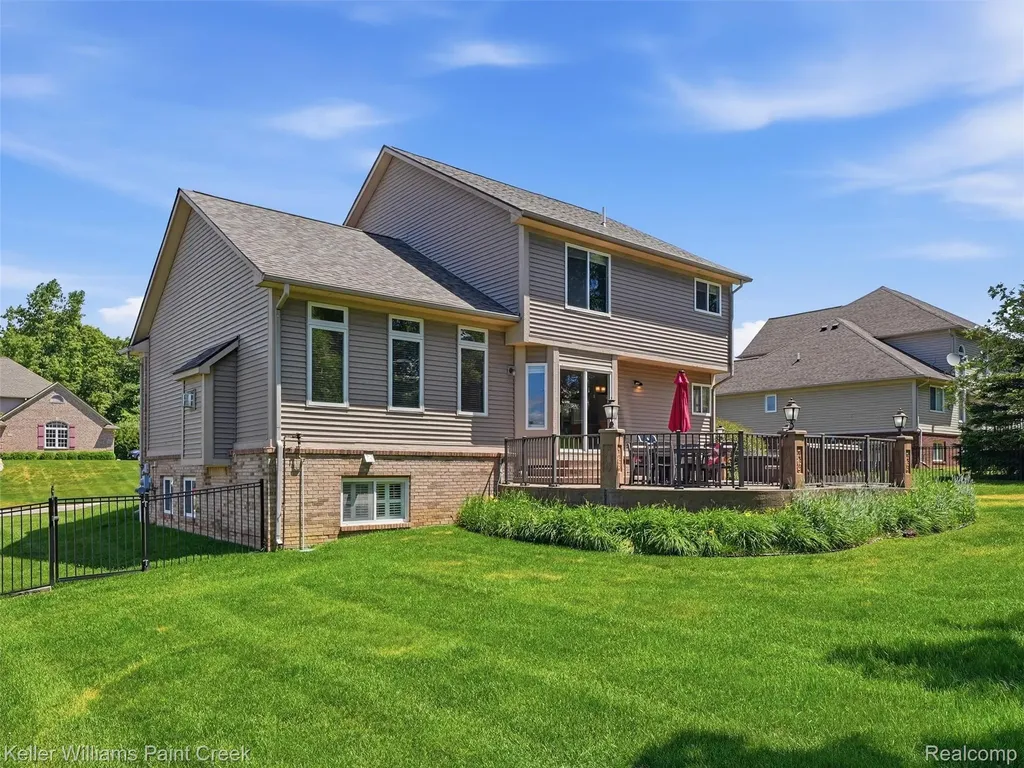 101 Willow Lake Drive Oxford Charter Township MI 48371