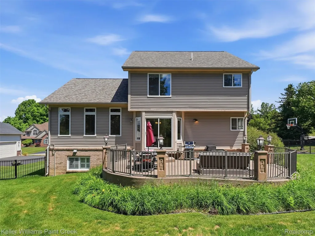 101 Willow Lake Drive Oxford Charter Township MI 48371