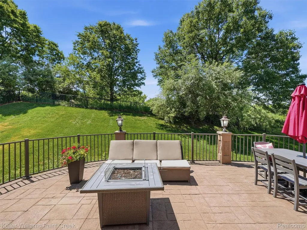 101 Willow Lake Drive Oxford Charter Township MI 48371